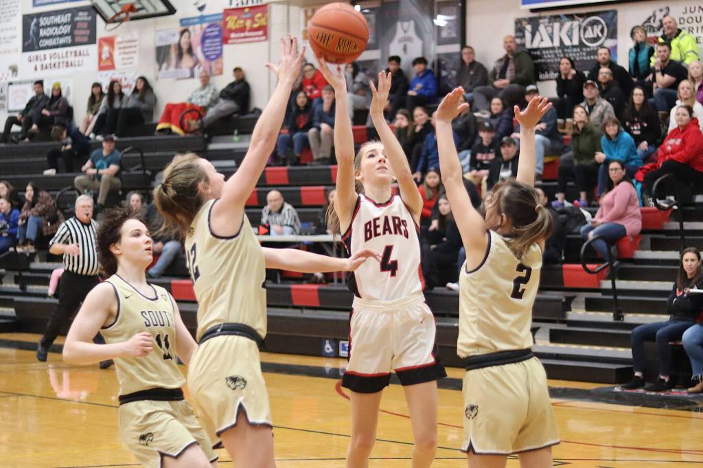 Rayna Tuckwood (4) shoots for Juneau-Douglas High School: Yadaa.at Kalé during Saturdays game against South Anchorage High School at JDHS. (Mark Sabbatini / Juneau Empire)