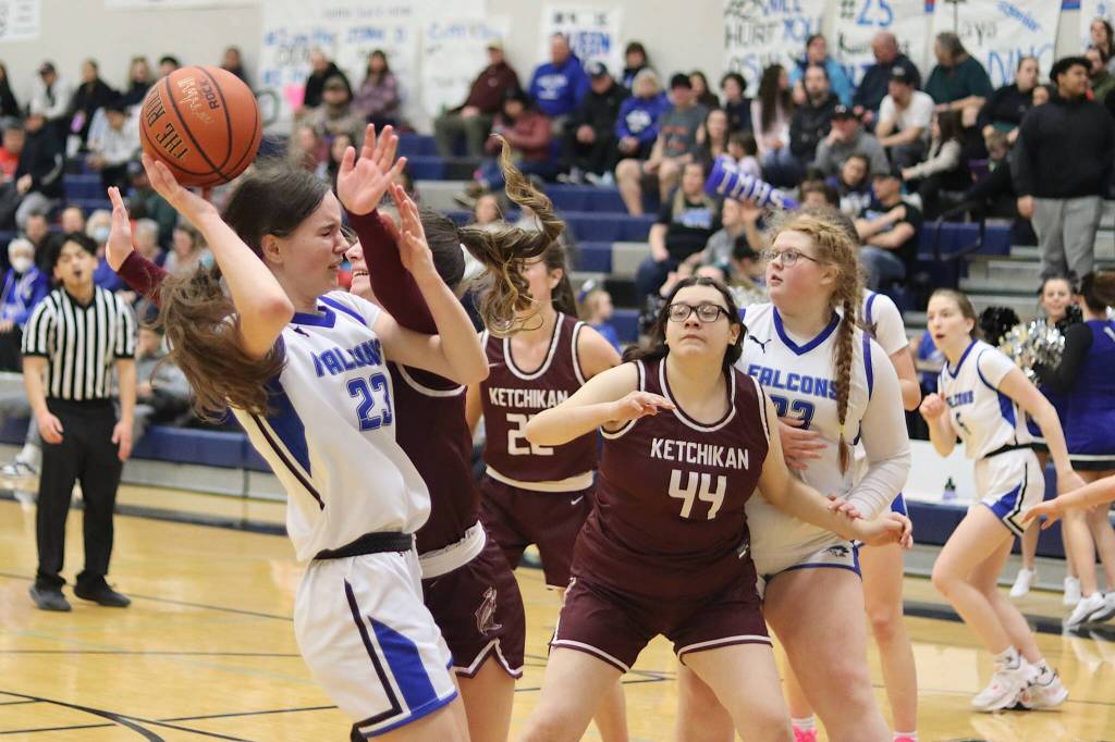 Thunder Mountain High Schools Cailynn Baxter (#23) runs into traffic during Saturdays game against Ketchikan High School at TMHS. (Mark Sabbatini / Juneau Empire)