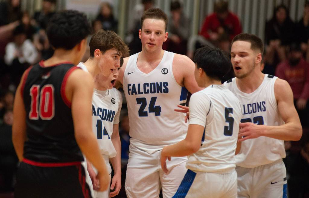 Thunder Mountain players huddle after a score against Juneau-Douglas High School: Yadaa.at Kalé during the boys championship game of the Alaska Airlines Region V 4A Basketball Tournament on Friday at Mt. Edgecumbe High Schools B.J. McGillis Gymnasium in Sitka. (James Poulson/Daily Sitka Sentinel)
