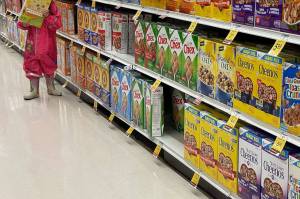 With COVID-19 aid, more schools gave students and families experiencing homelessness prepaid cards to buy necessities like groceries and gas. (Justin Sullivan / Getty Images)