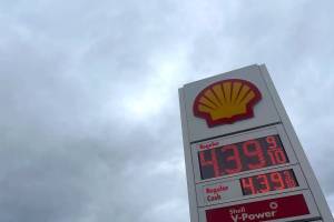 A Shell station in Anchorage. (Nathaniel Herz/Northern Journal)