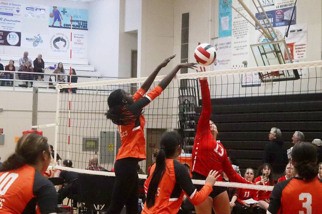 Wrangell High School and West Anchorage High School face off in an elimination game at the Juneau Invitational Volleyball Extravaganza at JDHS on Saturday. (Mark Sabbatini / Juneau Empire)