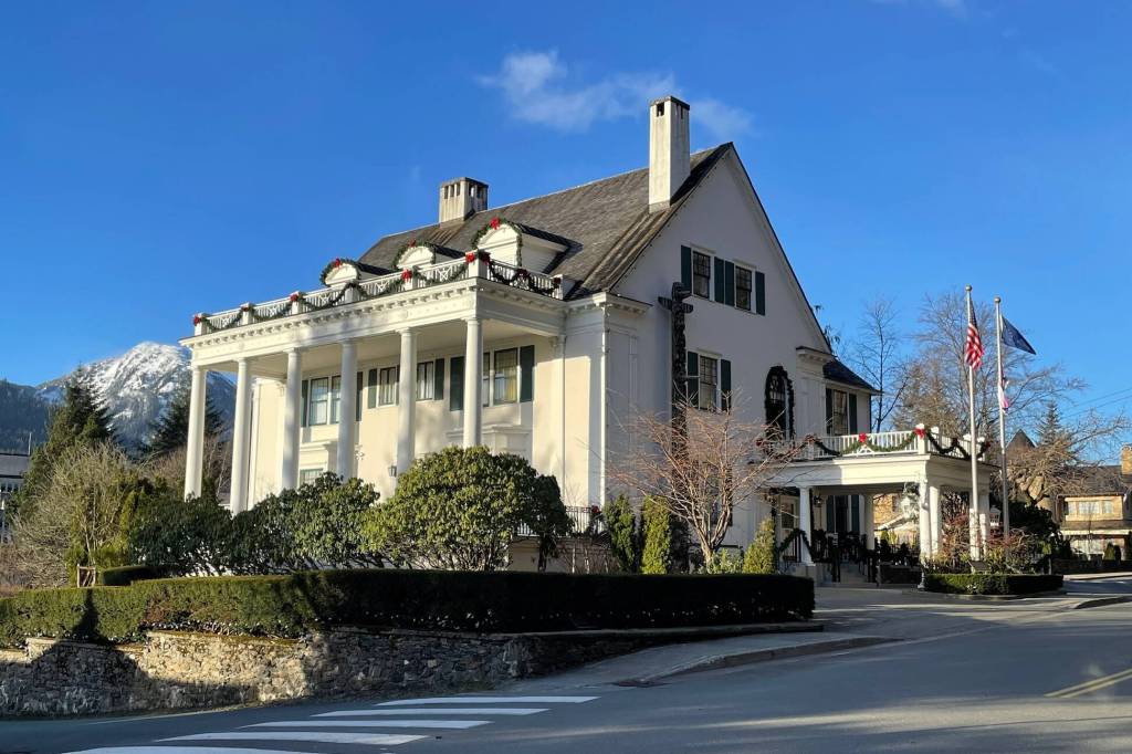 The exterior of the Governors House on Wednesday, with decorations in place for the annual holiday open house on Dec. 10. (Laurie Craig / Juneau Empire)