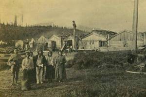 Village of Wrangell (Ḵaachx̱aana.áakʼw in Tlingit) in 1868 on present day Front Street. (Photo by Eadward Muybridge)