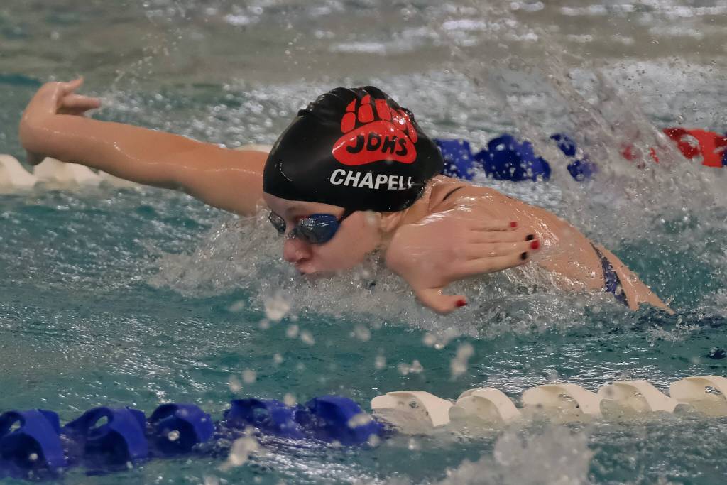 Juneau-Douglas High School: Yadaa.at Kalé senior Lucia Chapell swims the fly leg of the 200 medley relay during the 2024 Region V Swim & Dive Championships at the Petersburg Aquatic Center. (Klas Stolpe / Juneau Empire)