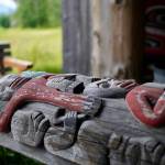 Totem Pole within the past salmon camp location near the Jilkaat Kwaan Heritage Center. (Photo by Ḵaa Yahaayí Shkalneegi Muriel Reid)