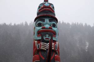 One of Nicholas Galanins completed totem poles, the Kaagwaantaan pole located in downtown Juneau as part of the Kootéeyaa Deiyí, on March 17, 2025. (Photo by Molly Johnson)