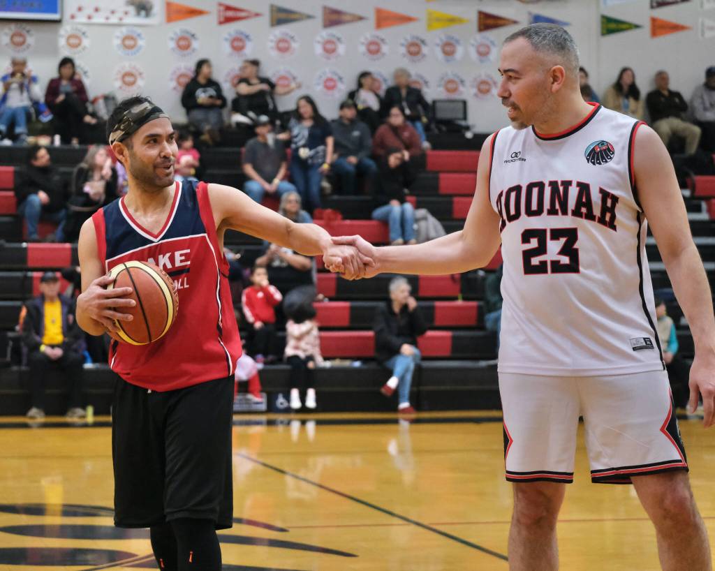 Kakes Rudy Bean and Hoonahs Travis Dybdahl shake hands at halftime of Kakes 56-53 C Bracket elimination game win over Hoonah on Thursday at the 76th Annual Juneau Lions Club Gold Medal Basketball Tournament in Juneau-Douglas High School: Yadaa.at Kalés George Houston Gymnasium. (Klas Stolpe / Juneau Empire)