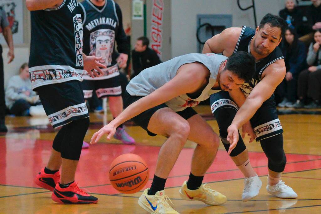Hydaburgs Darren Edenshaw is pressured by Metlakatlas Bryan Hayward and Chris Bryant during the C Bracket Championship on Saturday at the 76th Annual Juneau Lions Club Gold Medal Basketball Tournament in Juneau-Douglas High School: Yadaa.at Kalés George Houston Gymnasium. (Klas Stolpe / Juneau Empire)