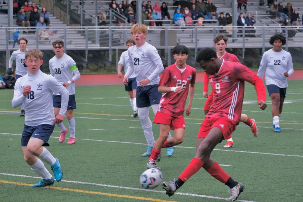 Juneau-Douglas High School: Yadaa.at Kalé senior Ahmir Parker (9) scores past Soldotna freshman Trevin Moore (18) during the Crimson Bears 3-0 win over the Stars on Thursday at Adair Kennedy Memorial Park. (Klas Stolpe / Juneau Empire)
