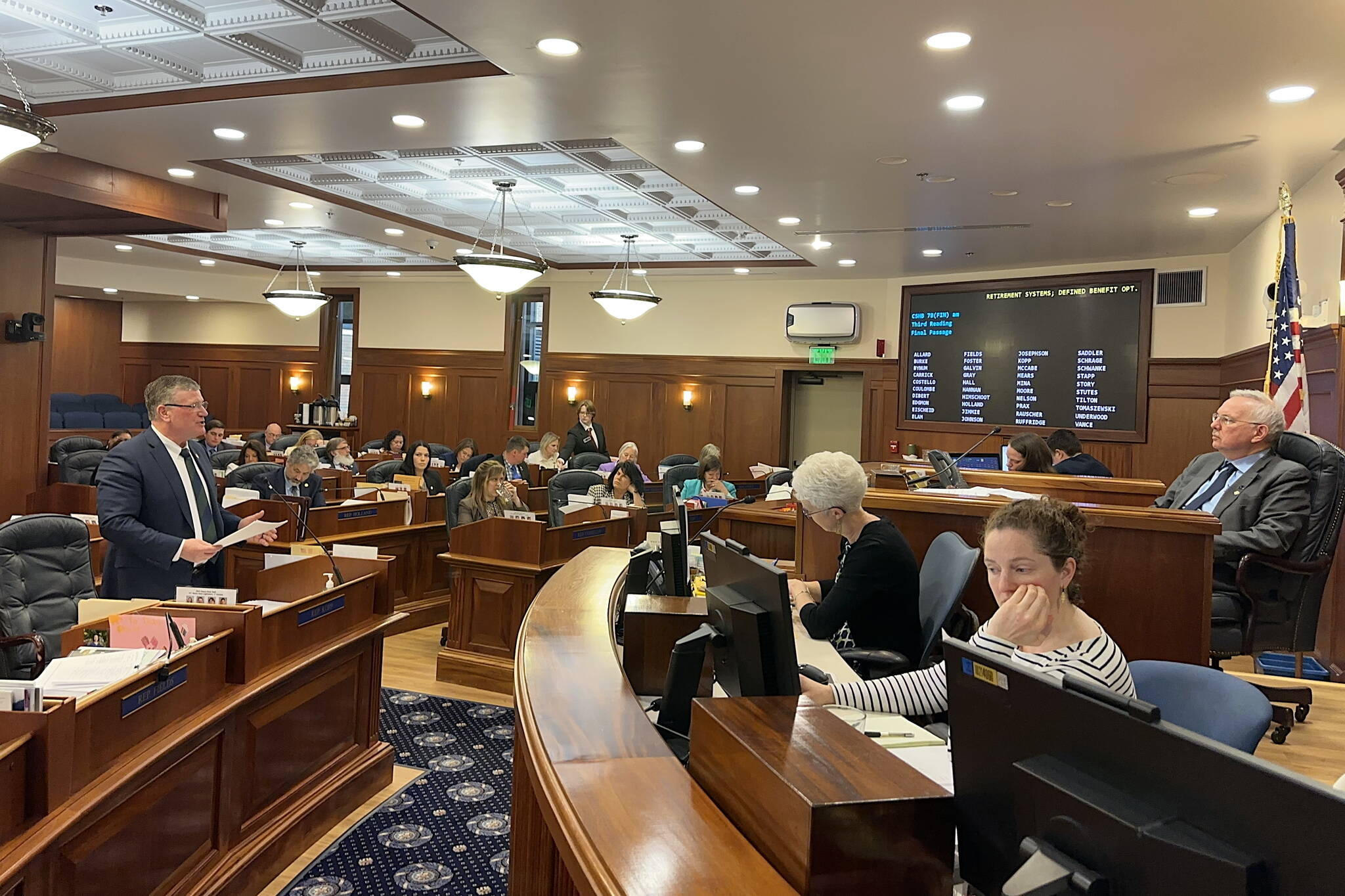 House passes bill reviving pensions for public employees, Senate