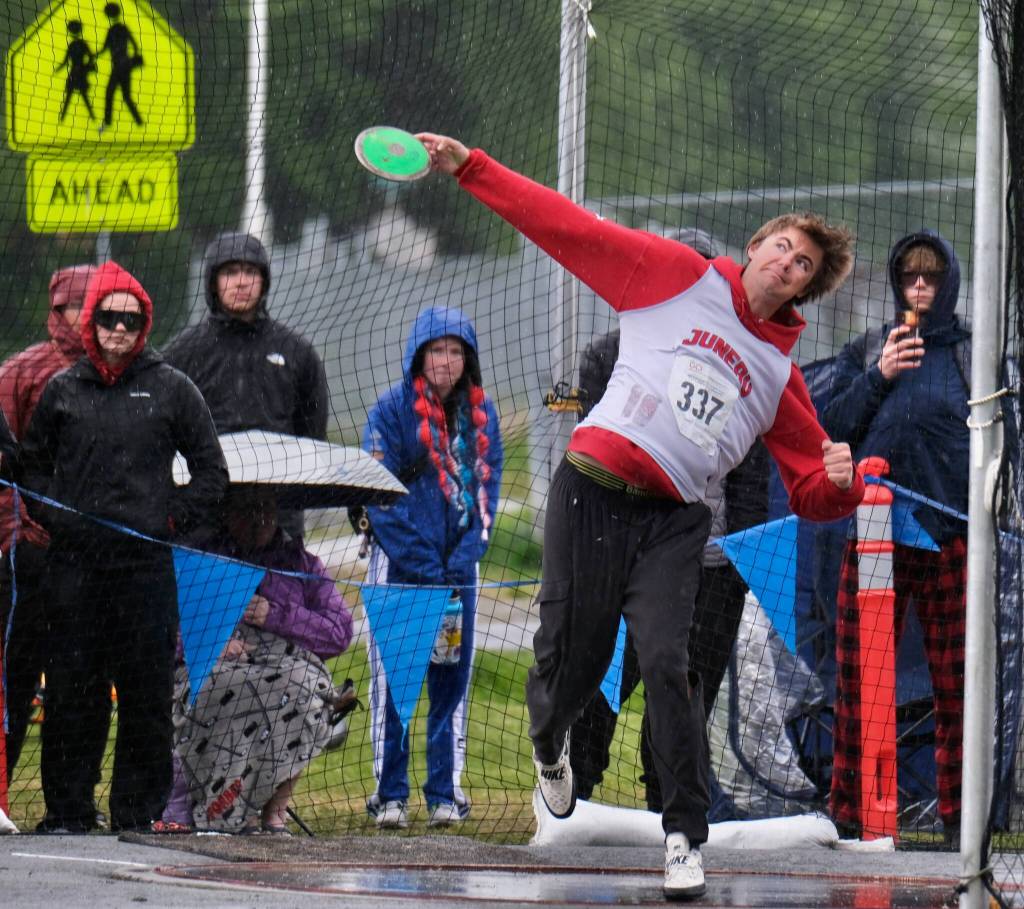 Juneau-Douglas High School: Yadaa.at Kalé senior Gunnar Tarver throws the discus during the 2025 ASAA/First Bank Alaska State Track & Field Championships on Saturday at Anchorages Dimond High School. (Klas Stolpe / Juneau Empire)