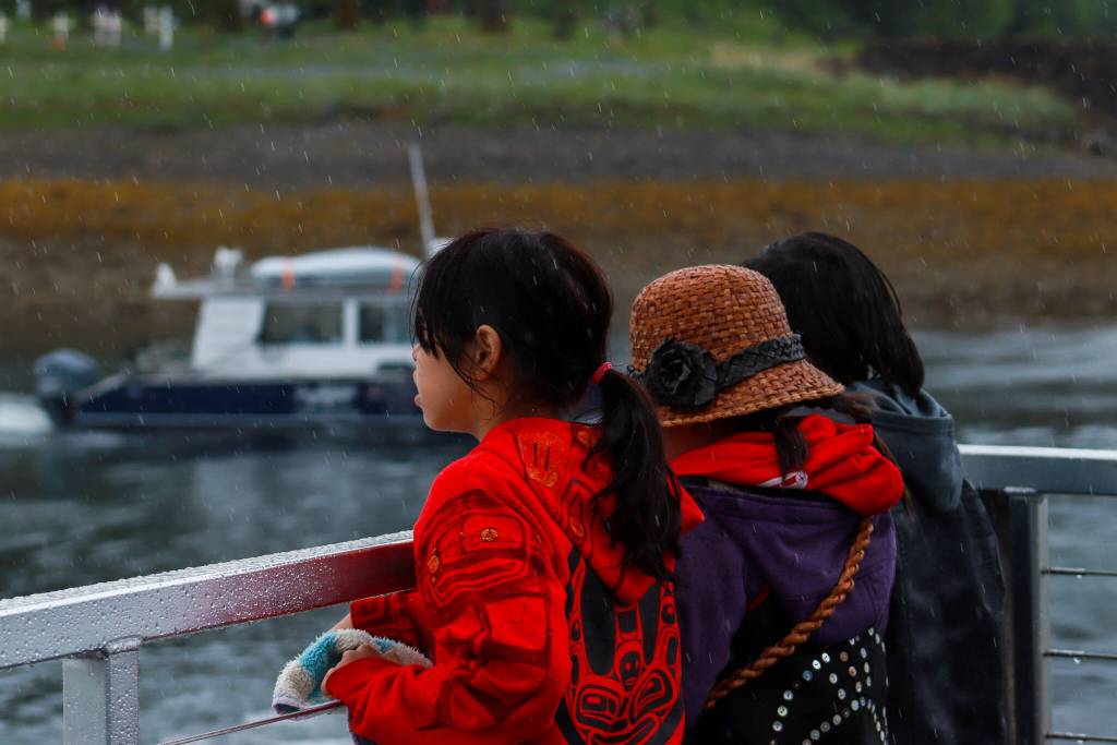 The catamaran arrives in Hoonah on Friday, May 30, 2025. (Jasz Garrett / Juneau Empire)