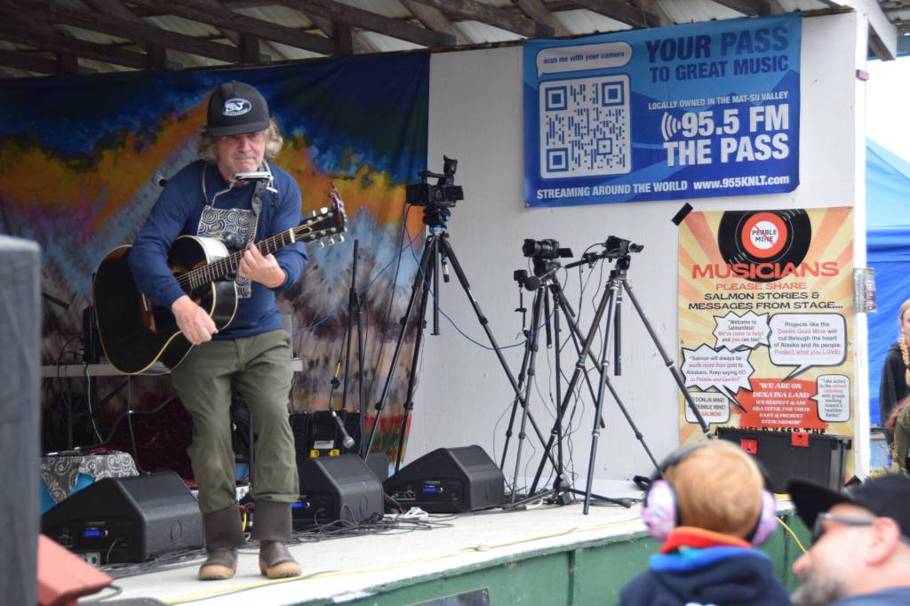 Tim Easton interacts with a young Salmonfest-goer during his set at the Inlet Stage on Saturday, Aug. 2, 2025, at the Kenai Peninsula Fairgrounds in Ninilchik, Alaska. (Delcenia Cosman/Homer News)