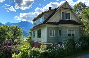 A home is photographed on Telephone Hill in Juneau, Alaska. (Photo by Skip Gray/courtesy)