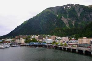 Support your friends and neighbors by shopping close to home this holiday season. Photo credit: Canva stock.