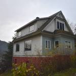 One of the houses on Telephone Hill stands vacant on Wednesday, Nov. 5. A lawsuit filed against the city Friday seeks to reverse the eviction of residents and halt demolition of homes on the hill. (Mari Kanagy/Juneau Empire)
