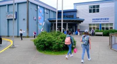 Photo by Corinne Smith/Alaska Beacon 
Students arrive for the first day of school at Harborview Elementary School in Juneau on Aug. 15, 2025. Longtime school administrator Molly Yerkes will be taking over as the principal for Harborview Elementary School and the Tlingit Culture, Language and Literacy Program