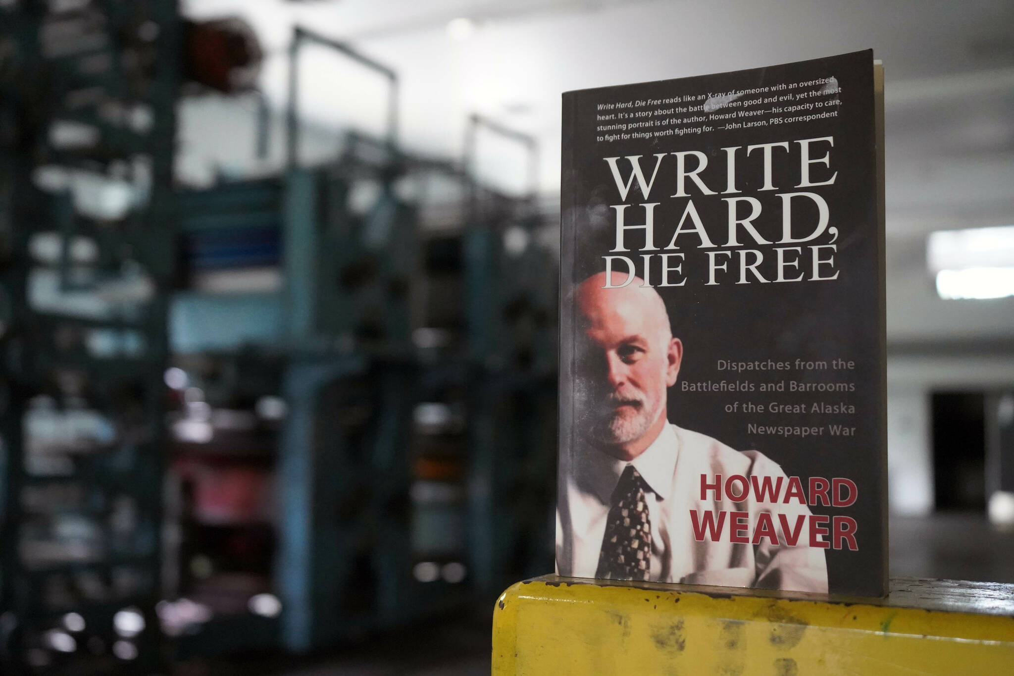 Американская прокурор берет с собой алaskanскую философию и пин «Write Hard Die Free» на писательский ретрит в Швейцарии